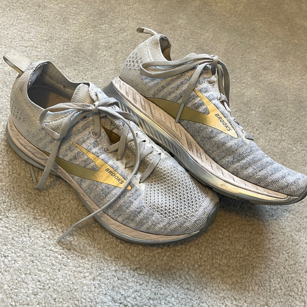 brooks running shoes